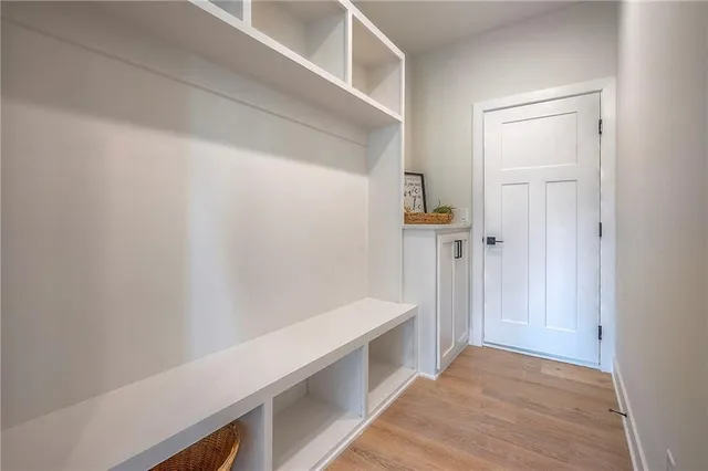 $1,085,000 | 595 South Shore Drive, Lake Winnebago, MO 64034