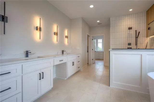 $1,085,000 | 595 South Shore Drive, Lake Winnebago, MO 64034