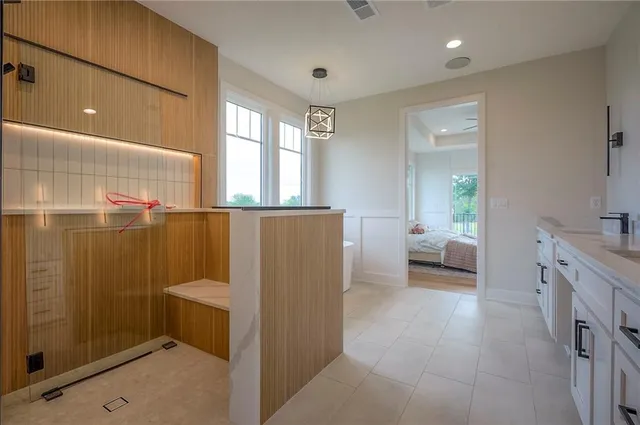 $1,085,000 | 595 South Shore Drive, Lake Winnebago, MO 64034