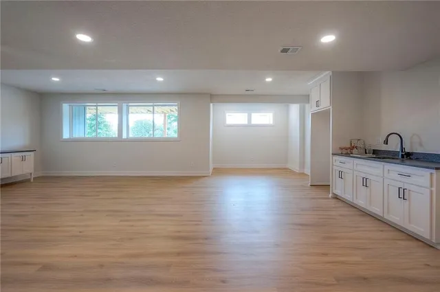 $1,085,000 | 595 South Shore Drive, Lake Winnebago, MO 64034