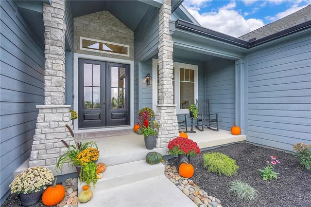 $1,085,000 | 595 South Shore Drive, Lake Winnebago, MO 64034