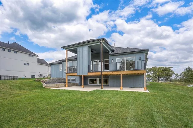 $1,085,000 | 595 South Shore Drive, Lake Winnebago, MO 64034