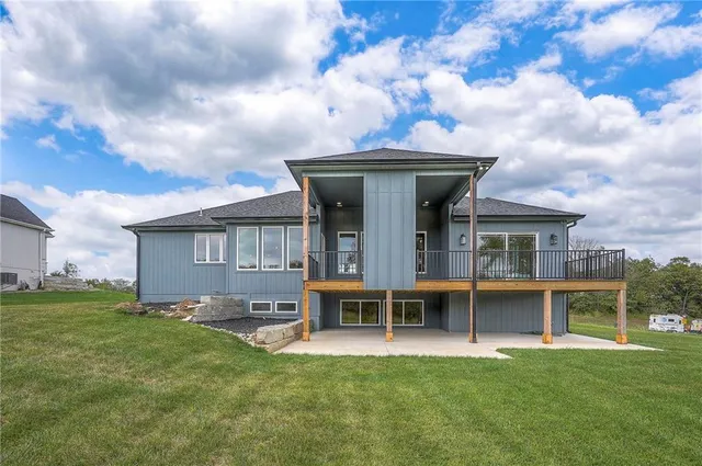 $1,085,000 | 595 South Shore Drive, Lake Winnebago, MO 64034