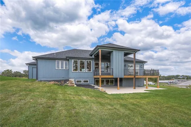 $1,085,000 | 595 South Shore Drive, Lake Winnebago, MO 64034