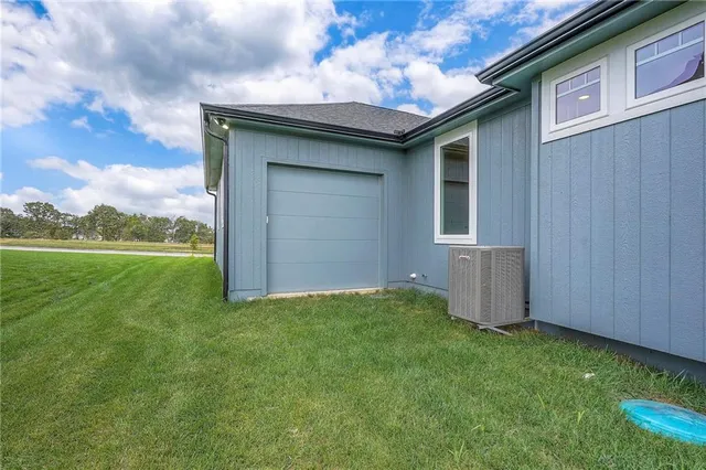 $1,085,000 | 595 South Shore Drive, Lake Winnebago, MO 64034