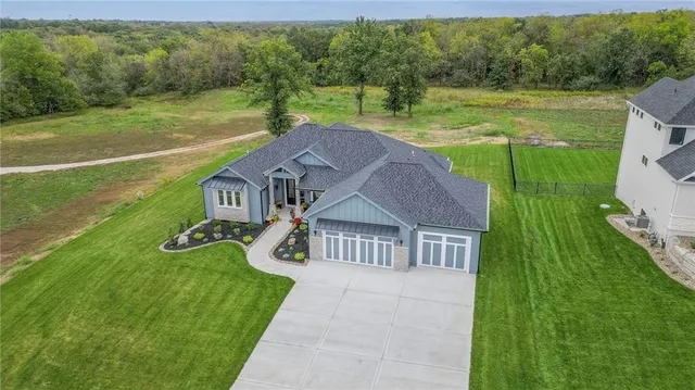 $1,085,000 | 595 South Shore Drive, Lake Winnebago, MO 64034