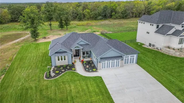 $1,085,000 | 595 South Shore Drive, Lake Winnebago, MO 64034