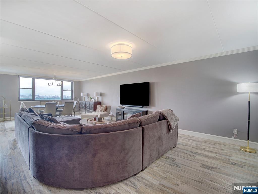 250 Gorge Road, Unit 8J Cliffside Park, NJ 07010 - Photo 6 of 36