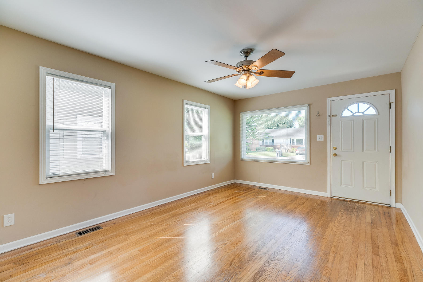 2308 Tacoma Road Kingsport, TN 37664 - Photo 6 of 29 006