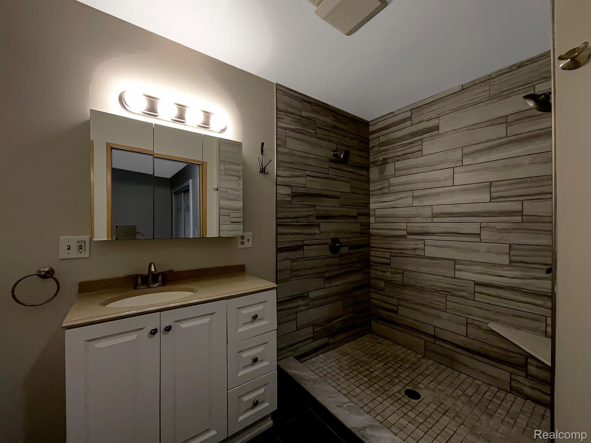 2947 Dearborn Avenue Rochester, MI 48309 - Photo 18 of 22 Gallery Image 18