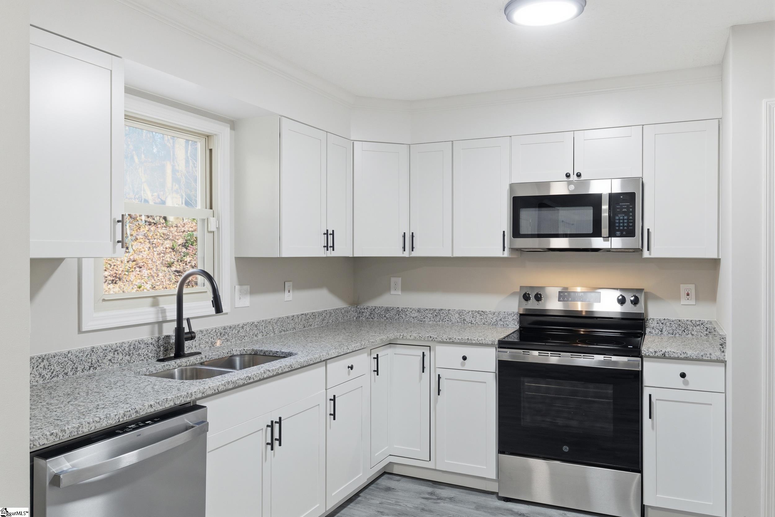 507 Hunts Bridge Road Easley, SC 29640 - Photo 8 of 42