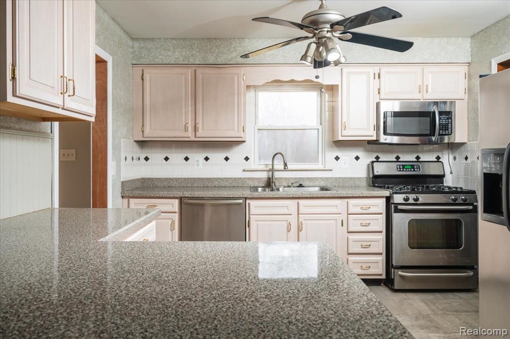 30362 West Road New Boston, MI 48164 - Photo 6 of 34 Gallery Image 6