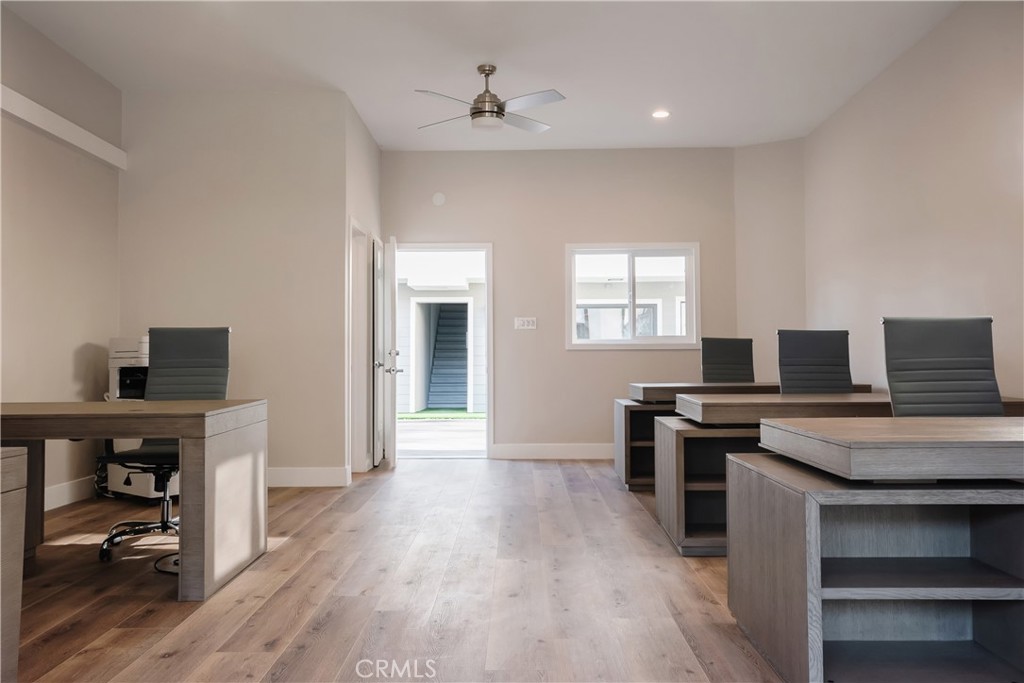 323 Culver Boulevard Playa del Rey, CA 90293 - Photo 12 of 58 a workspace with furniture and wooden floor