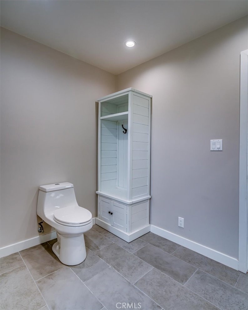 323 Culver Boulevard Playa del Rey, CA 90293 - Photo 23 of 58 a bathroom with a toilet sink and shower