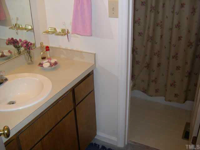 1201 Harwich Court Raleigh, NC 27609 - Photo 5 of 10 Gallery Image 5