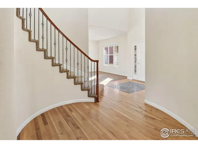 a view of empty room with floor to ceiling window