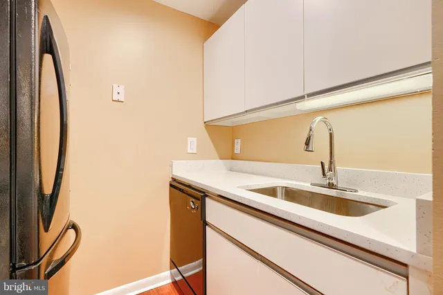 a close view of sink and tap