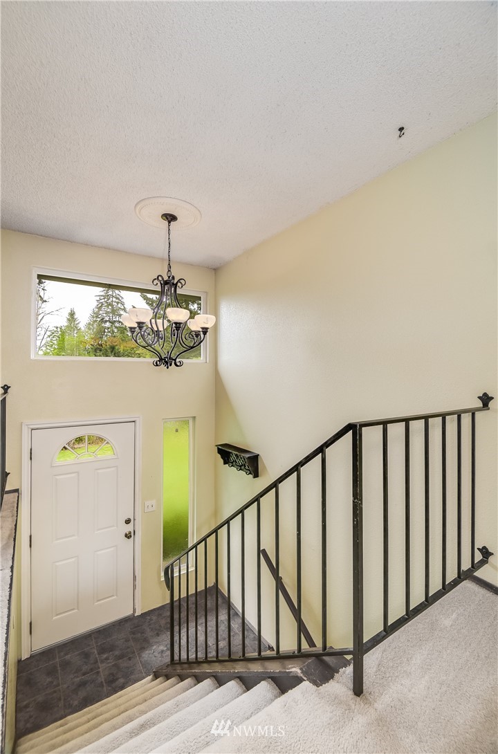 19018 196th Avenue Southeast Renton, WA 98058 - Photo 4 of 25 Gallery Image 4