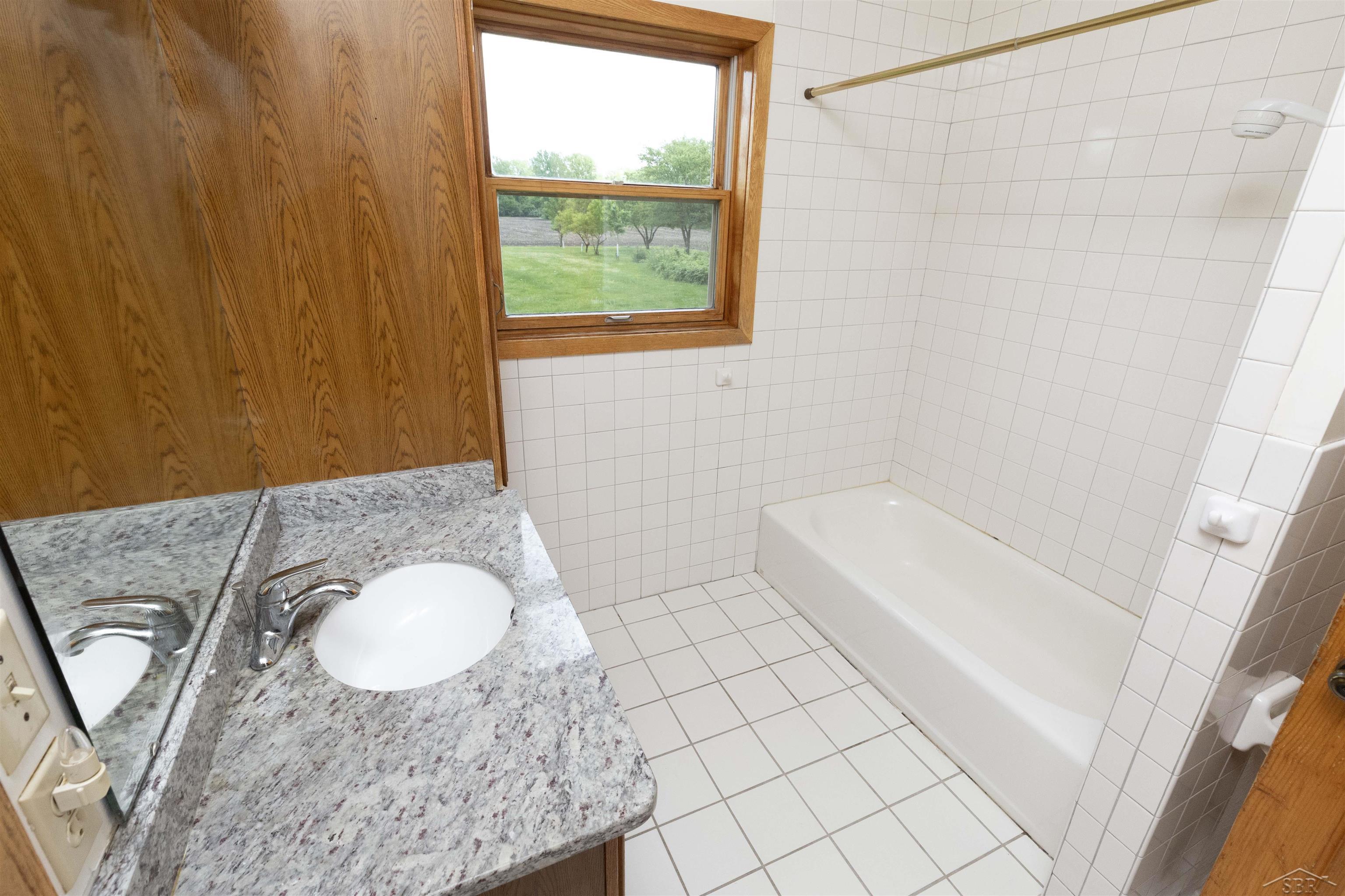 3662 Hackett Road Saginaw, MI 48603 - Photo 35 of 61 50143967-46775275-2eb5-487b-9669-fcf21183604c.JPG