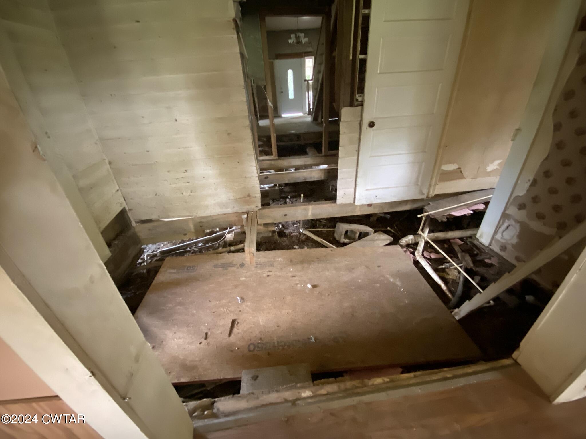 2160 Jones Road Luray, TN 38352 - Photo 4 of 8 a view of a room with gym equipment