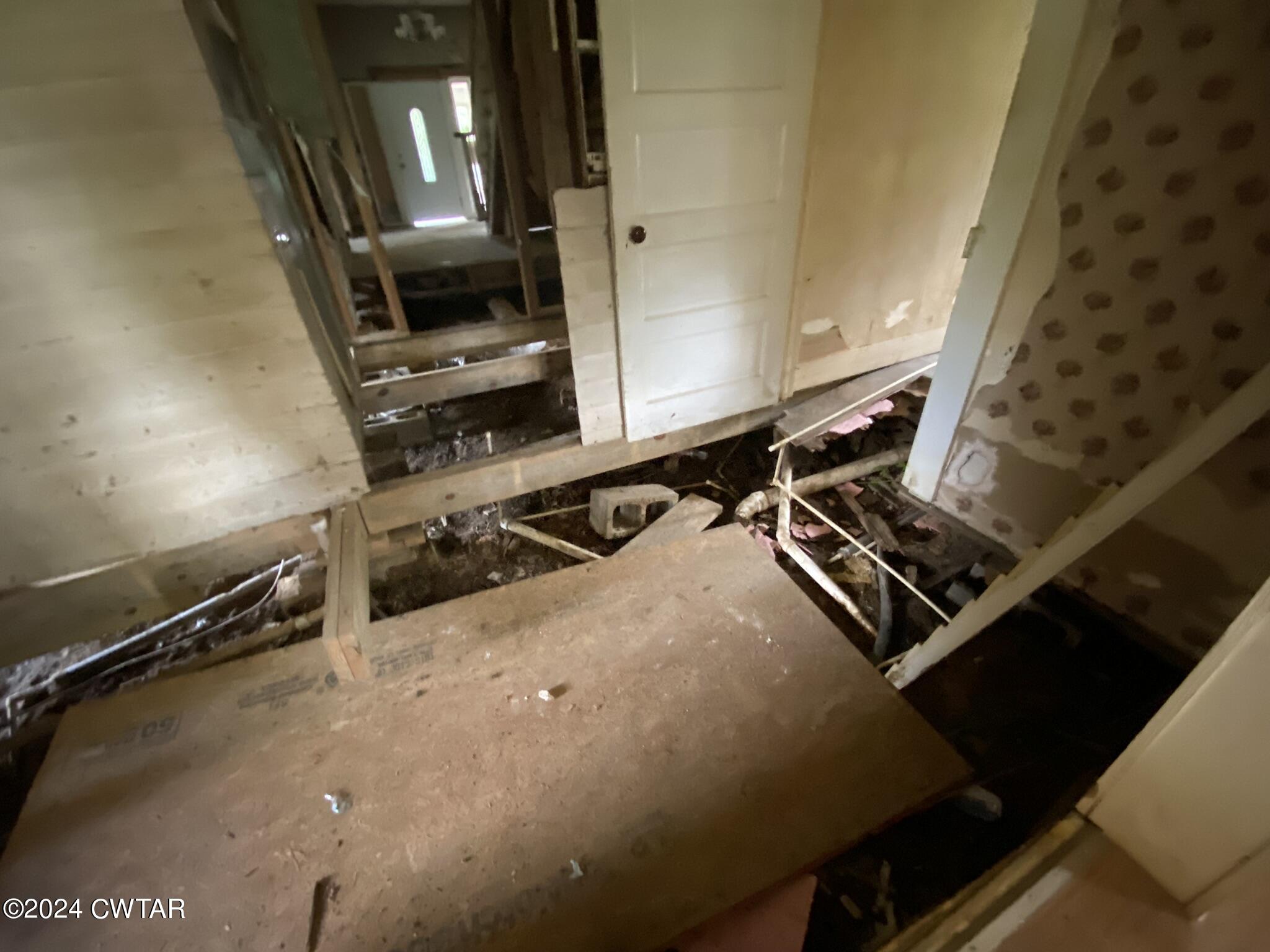 2160 Jones Road Luray, TN 38352 - Photo 5 of 8 a room with gym equipment