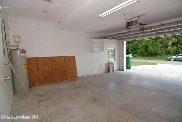 a view of empty room with floor to ceiling window