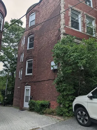 $2,950 | 187 Winthrop Road, Unit 1A, Brookline, MA 02445