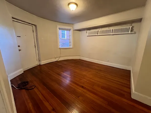 $2,950 | 187 Winthrop Road, Unit 1A, Brookline, MA 02445