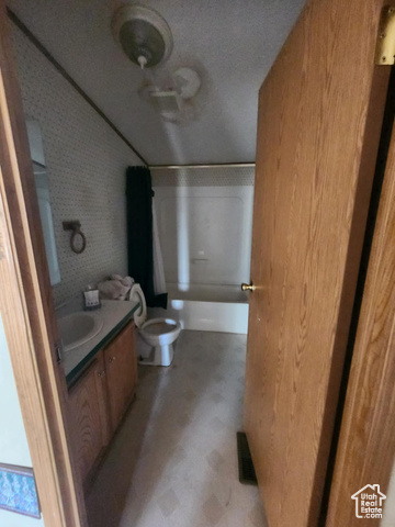 1663 Airport Road Manila, UT 84046 - Photo 22 of 36 Main bathroom