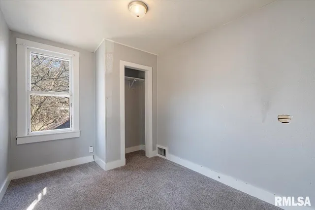 $75,000 | 2947 13th Avenue, Rock Island, IL 61201