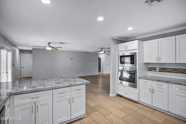 an empty room with closet and ceiling fan