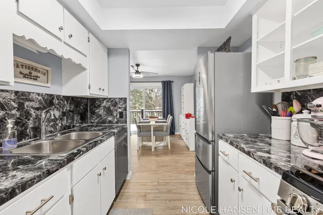 $150,000 | 2581 Ridgecroft Drive Southeast, Unit 302, Grand Rapids, MI 49546