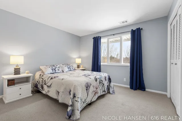 $150,000 | 2581 Ridgecroft Drive Southeast, Unit 302, Grand Rapids, MI 49546