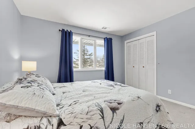 $150,000 | 2581 Ridgecroft Drive Southeast, Unit 302, Grand Rapids, MI 49546