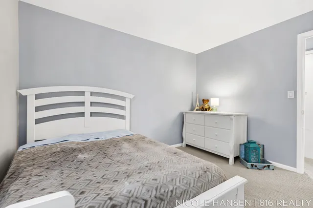 $150,000 | 2581 Ridgecroft Drive Southeast, Unit 302, Grand Rapids, MI 49546