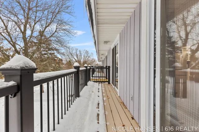 $150,000 | 2581 Ridgecroft Drive Southeast, Unit 302, Grand Rapids, MI 49546