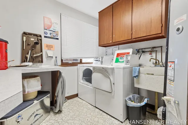 $150,000 | 2581 Ridgecroft Drive Southeast, Unit 302, Grand Rapids, MI 49546