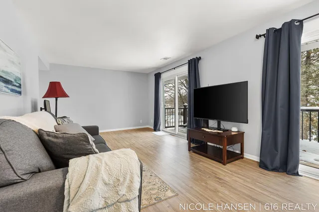 $150,000 | 2581 Ridgecroft Drive Southeast, Unit 302, Grand Rapids, MI 49546