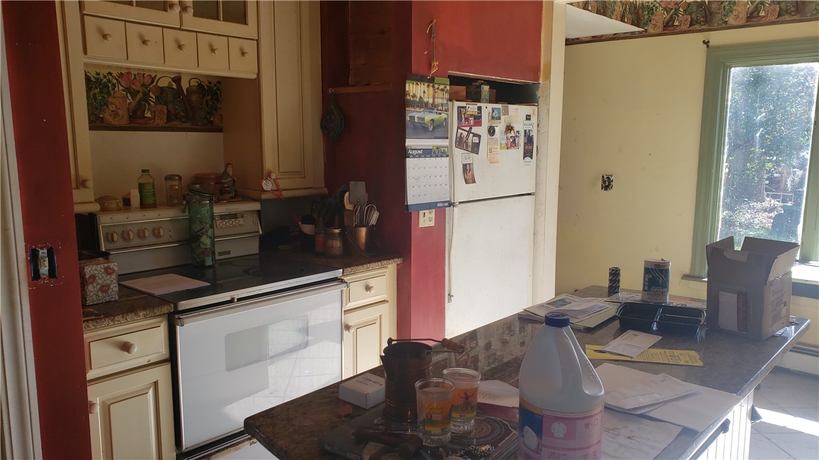 162 Ashaway Road Hopkinton, RI 02808 - Photo 5 of 5 kitchen