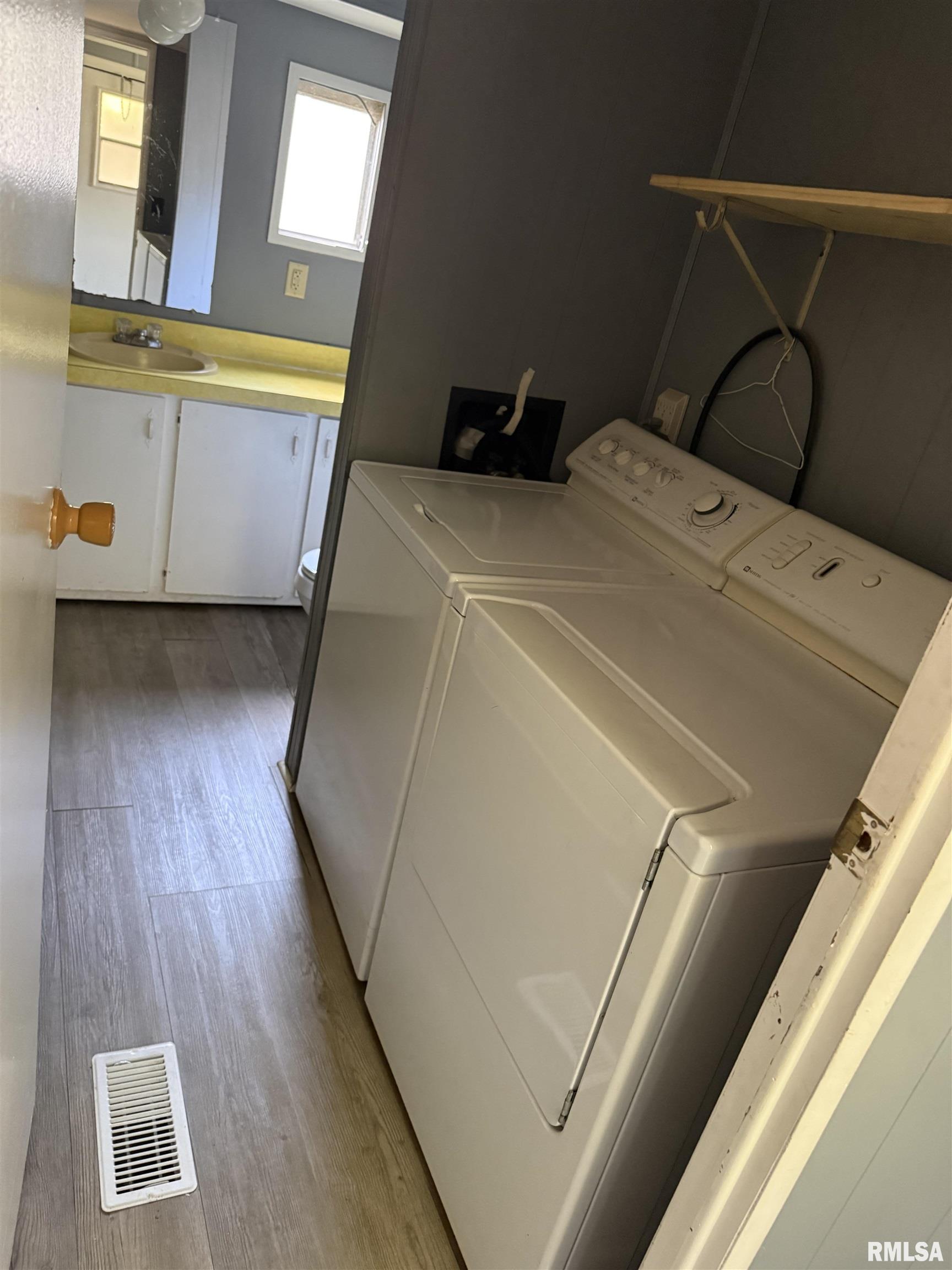 2800 Ridge Avenue, Unit 126 Springfield, IL 62702 - Photo 2 of 8 Gallery Image 2