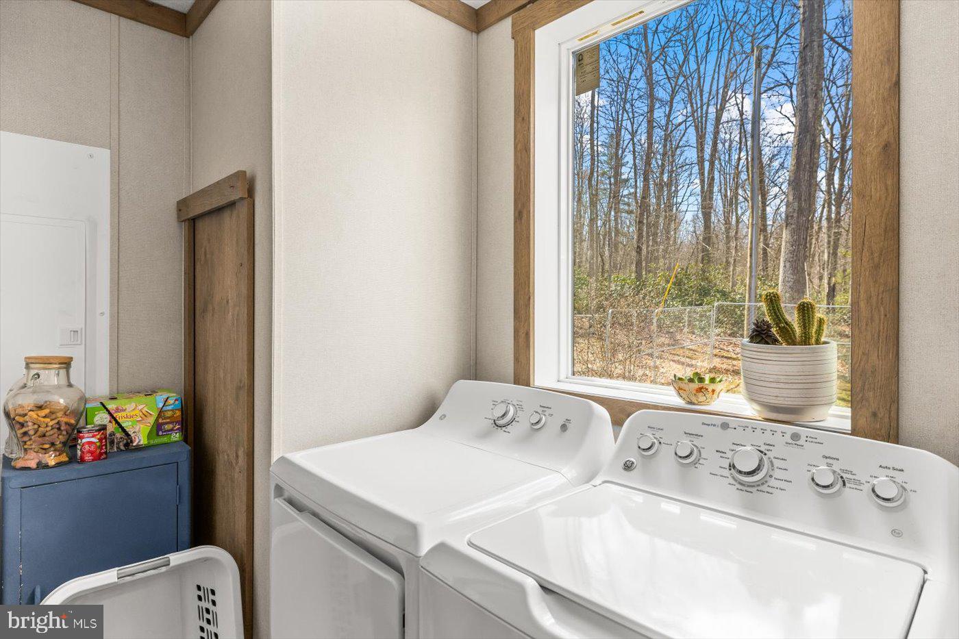 6122 Slate Mills Road Boston, VA 22713 - Photo 21 of 36 a utility room with dryer and washer