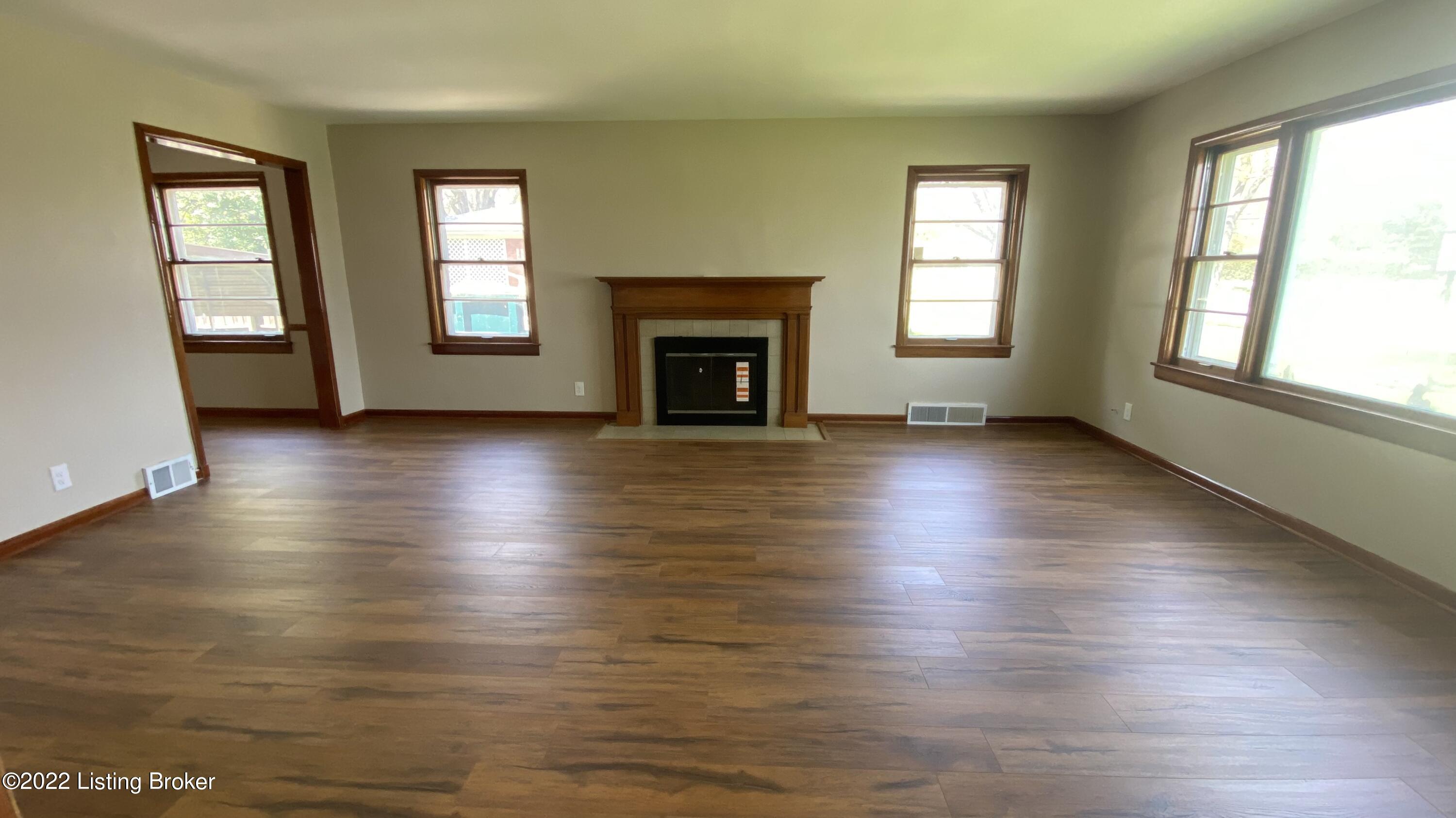 3102 Sherbrooke Road Louisville, KY 40205 - Photo 2 of 23 4D158C4B-FD17-475F-B44C-2FD65F328C58