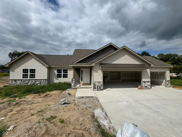 $324,900 | 102 Red Oak Lane, Covington, IN 47932