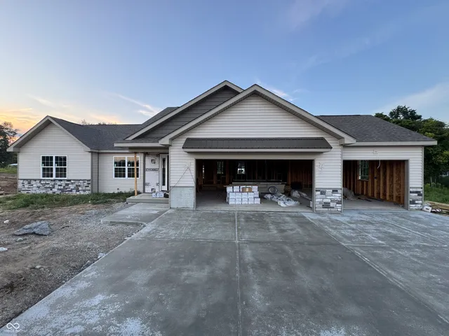 $324,900 | 102 Red Oak Lane, Covington, IN 47932