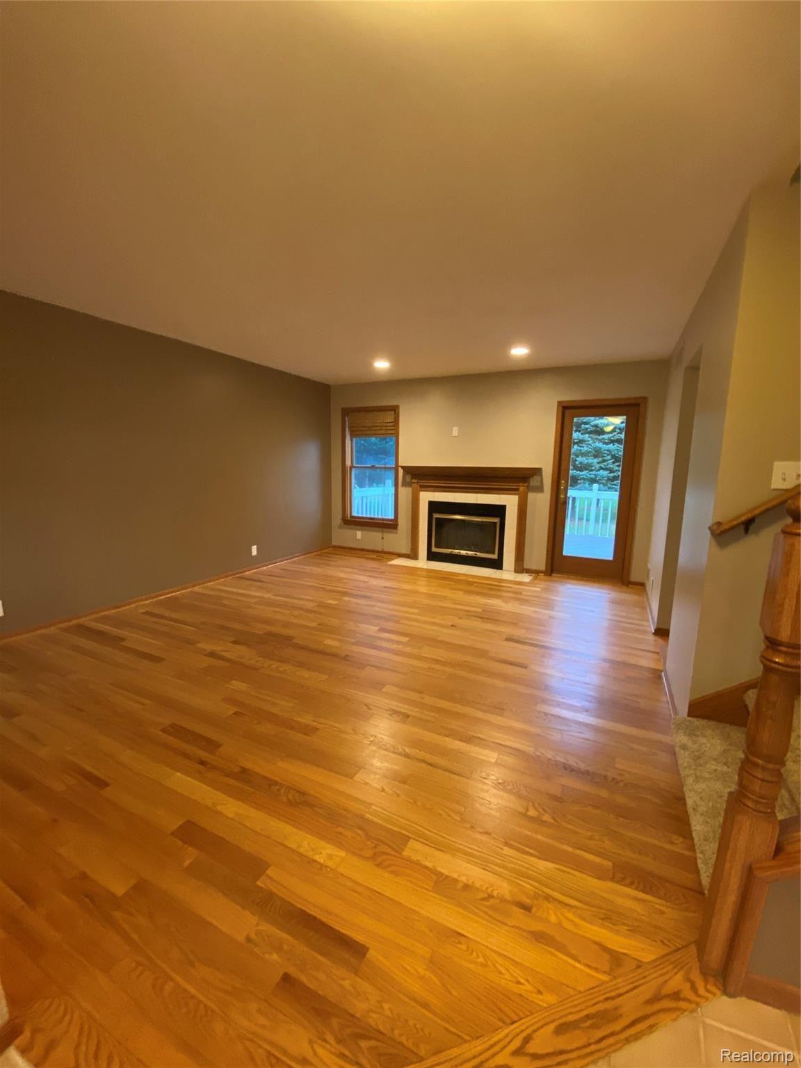 4191 West Coon Lake Road Howell, MI 48843 - Photo 29 of 32 Family Room.JPG