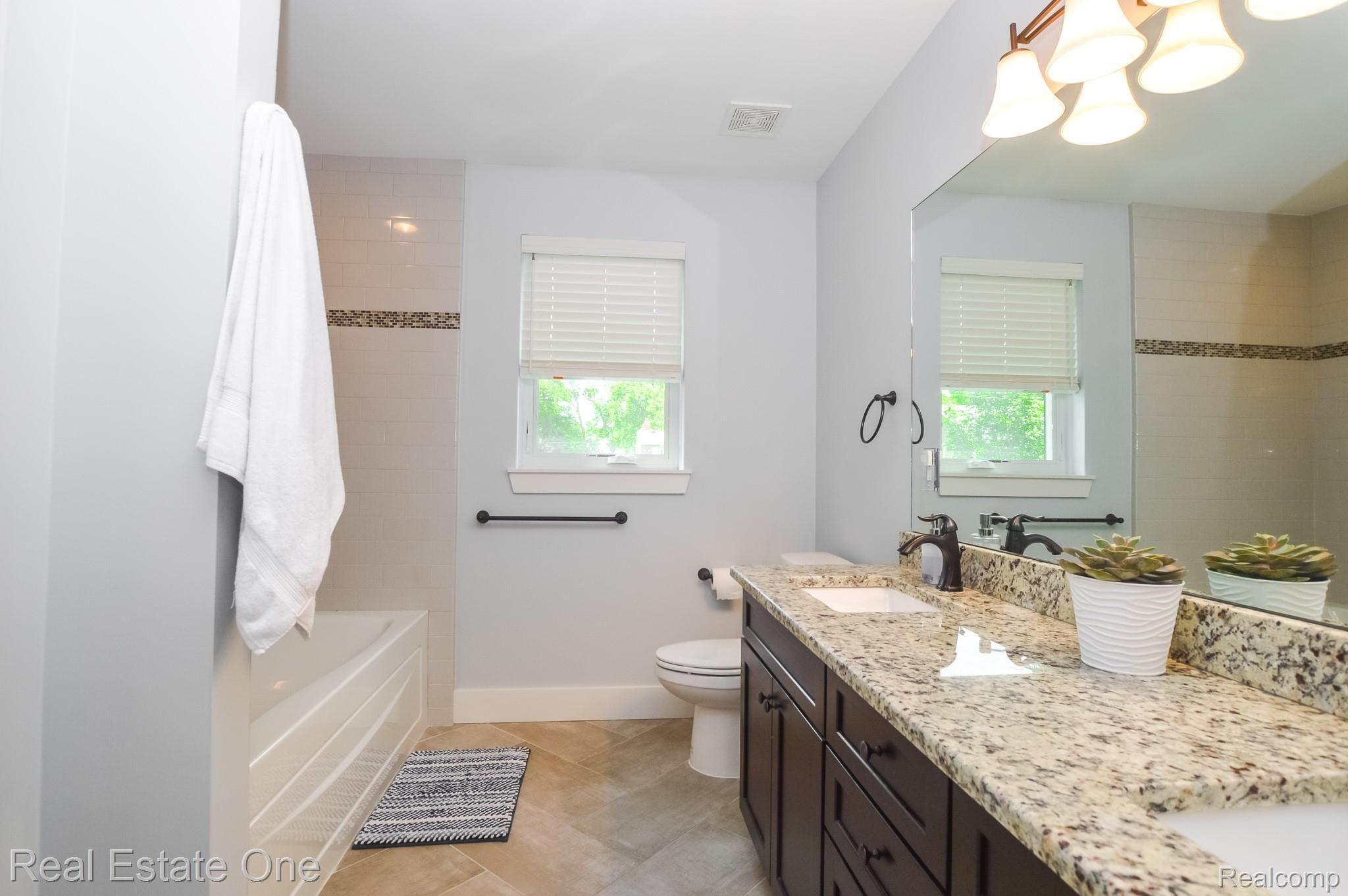 3863 Wakefield Road Berkley, MI 48072 - Photo 13 of 20 12. BATHROOM