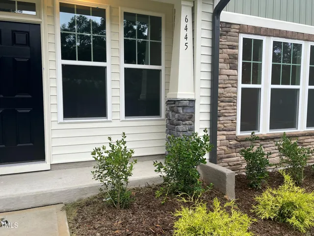 a view of a back yard of the house
