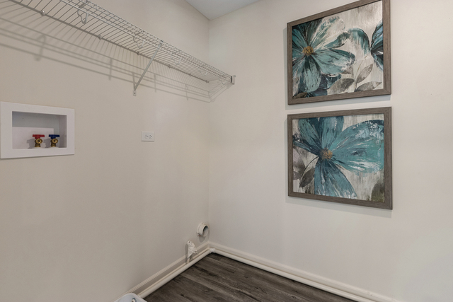 2061 Stuttle Road Batavia, IL 60510 - Photo 22 of 24 an empty room with a painting on the wall