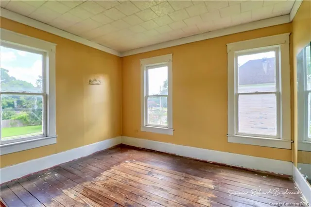 $89,900 | 215 West Nezpique Street, Jennings, LA 70546