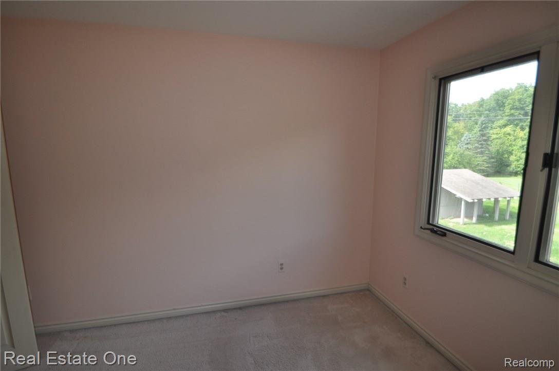 1510 West Predmore Road Oakland, MI 48363 - Photo 18 of 31 18.JPG